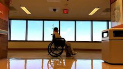 Sobrevive a explosión; ahora lucha por justicia