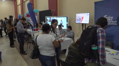 VIDEO Ofertan m&aacute;s de 2 mil vacantes en Tercera Feria de empleo