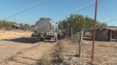 Reparto de agua en pipas beneficia a 450 familias