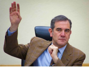Ponen freno a plan B; Corte admite a tr&aacute;mite impugnaci&oacute;n del INE