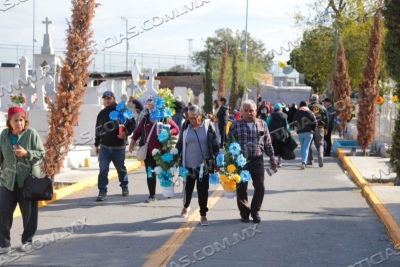 LLENAN FAMILIAS NEOLAREDENSES PANTEONES MUNICIPALES POR D&Iacute;A DE MUERTOS