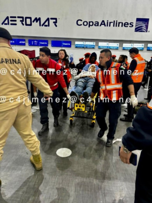 Apu&ntilde;alan a un hombre en Aeropuerto de la CDMX