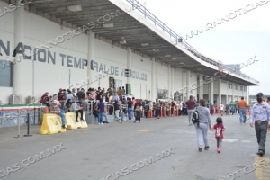 CONF&Iacute;AN PAISANOS EN NUEVO LAREDO EN SU CRUCE A M&Eacute;XICO