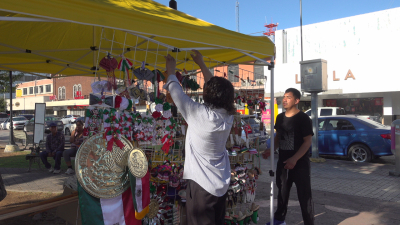 VIDEO  Comerciantes de Toluca llevan 30 a&ntilde;os visitando Nuevo Laredo para vender sus productos patrios artesanales