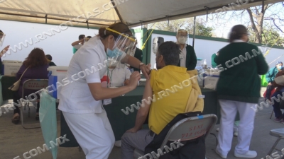 Vacunan a rezagados con la Astrazeneca; Llegaron 21 mil dosis