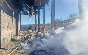 Bomberos evitan que reinicie incendio en la zona de transferencia