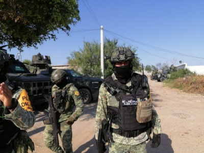 Militares acosan a mujer embarazada, sobreviviente de ejecución extrajudicial