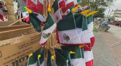 Ofertan productos artesanales alusivos al mes patrio