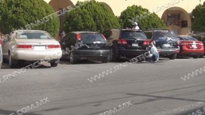 Neolaredenses a favor de regularización de autos “chocolates”