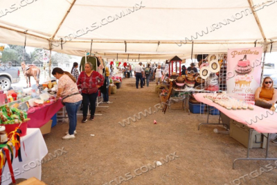 LLEVAN BAZAR HACIENDO COMUNIDAD A CELEBRACI&Oacute;N DE CABALGANTES
